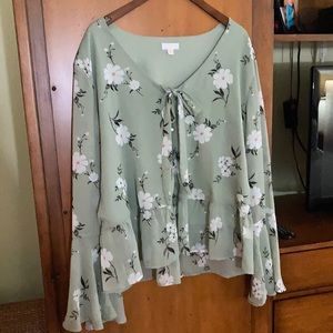 Flowy flower print shirt